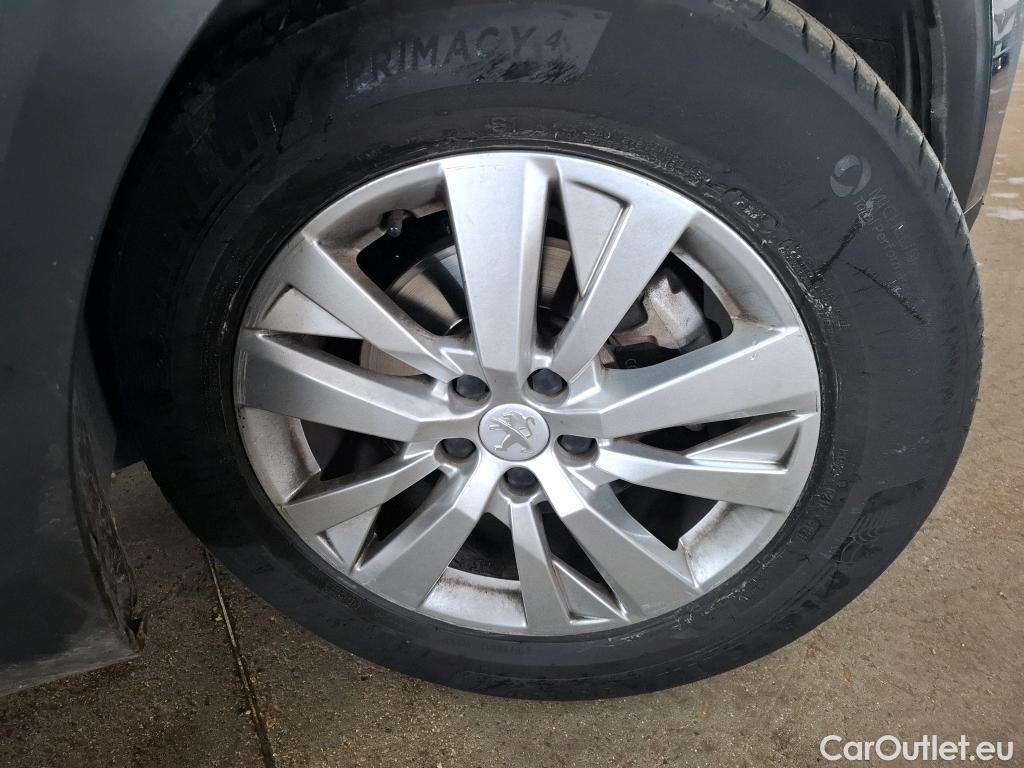  Peugeot  3008  Active Pack 1.2 PureTech 130CV BVA8 E6d #17