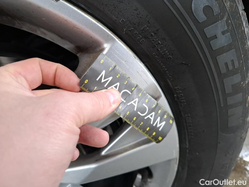  Peugeot  3008  Active Pack 1.2 PureTech 130CV BVA8 E6d #11