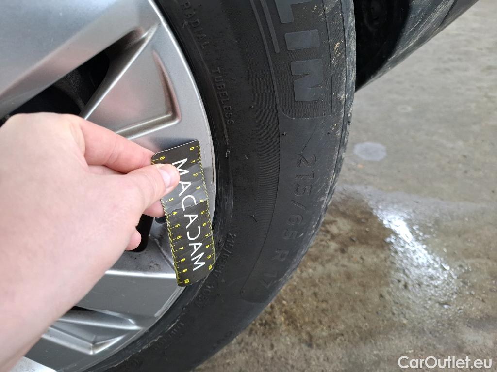  Peugeot  3008  Active Pack 1.2 PureTech 130CV BVA8 E6d #13