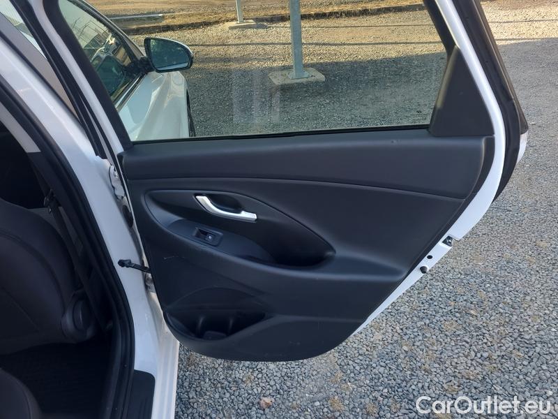  Hyundai  i30   cw (PD)(2017->)  - Hyundai  kom.1.5i Family Smart 5d #12