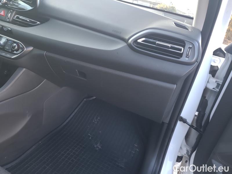  Hyundai  i30   cw (PD)(2017->)  - Hyundai  kom.1.5i Family Smart 5d #19