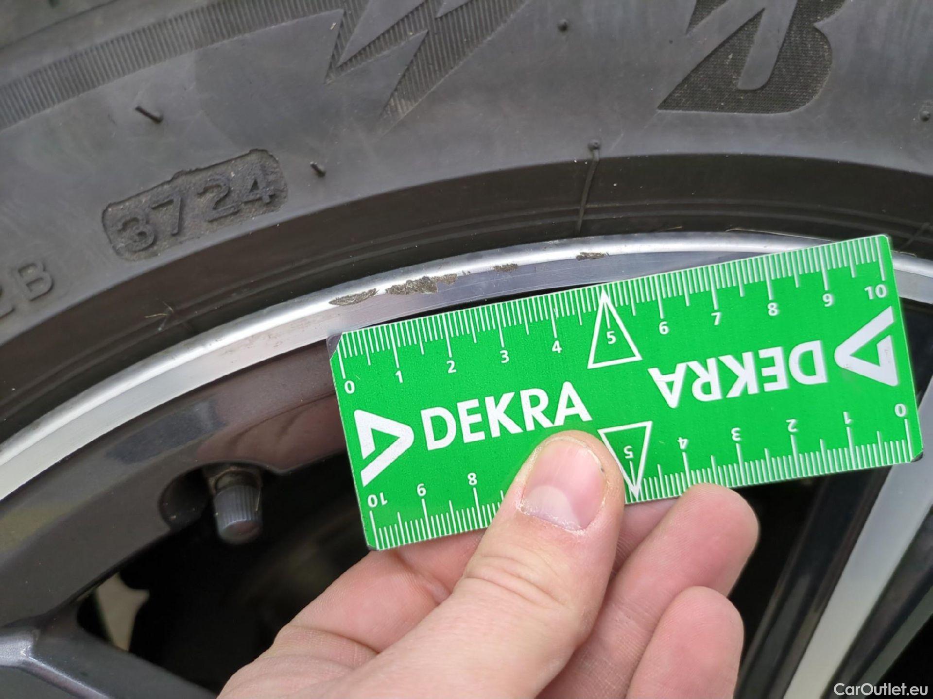  Bmw  Serie 1 BMW Série 1 / 2019 / 5P / Berline 1.5 116I Business Design #28