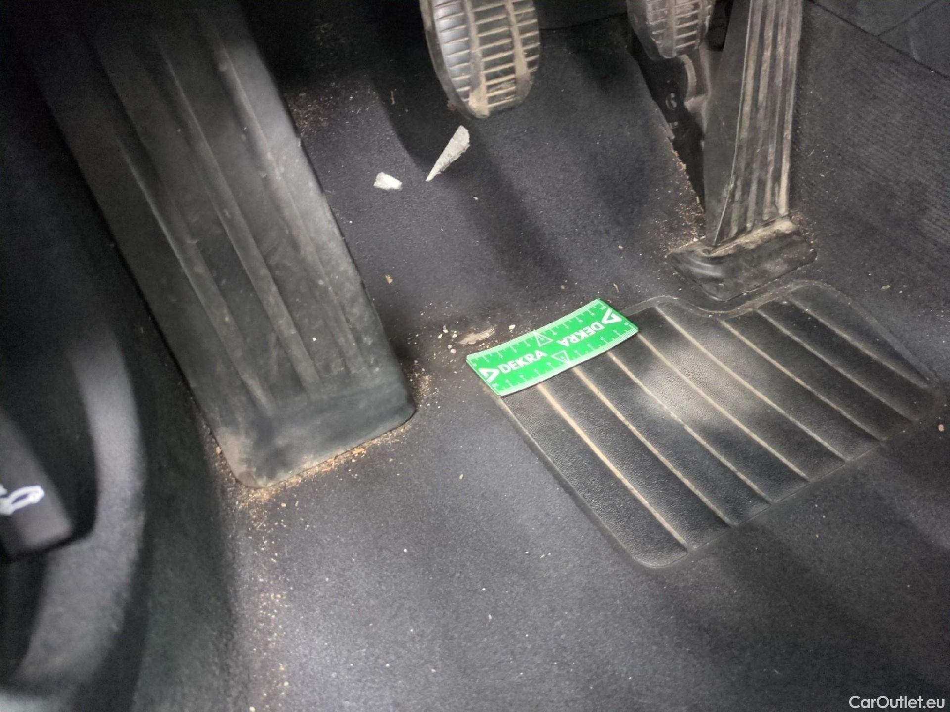  Bmw  Serie 1 BMW Série 1 / 2019 / 5P / Berline 1.5 116I Business Design #1