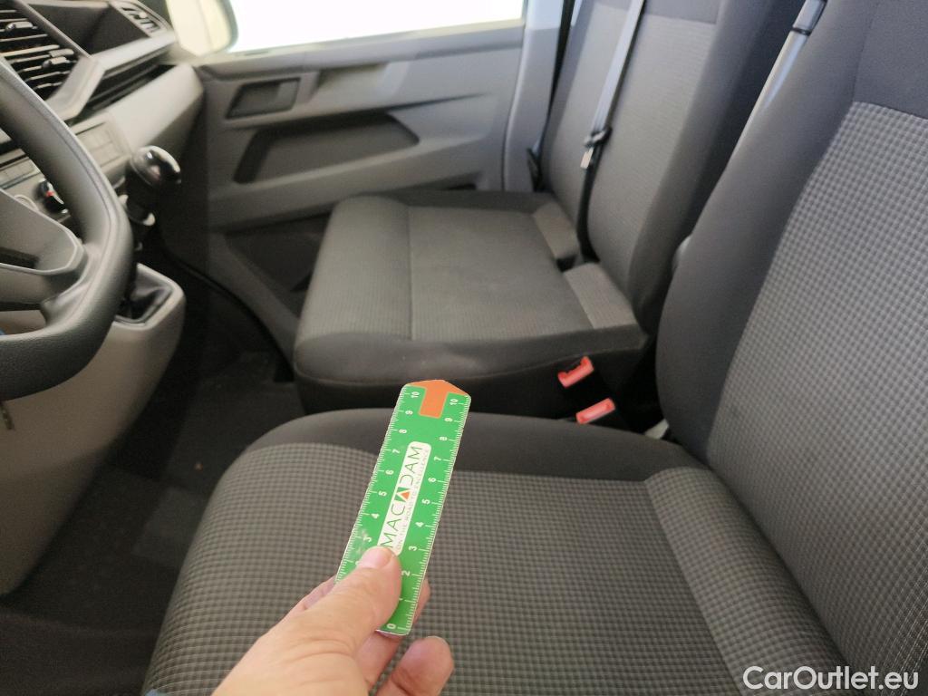  Volkswagen  Transporter VOLKSWAGEN  / 2019 / 4P / Fourgon tôlé 2.0 TDi 110 L1H1 Business #3