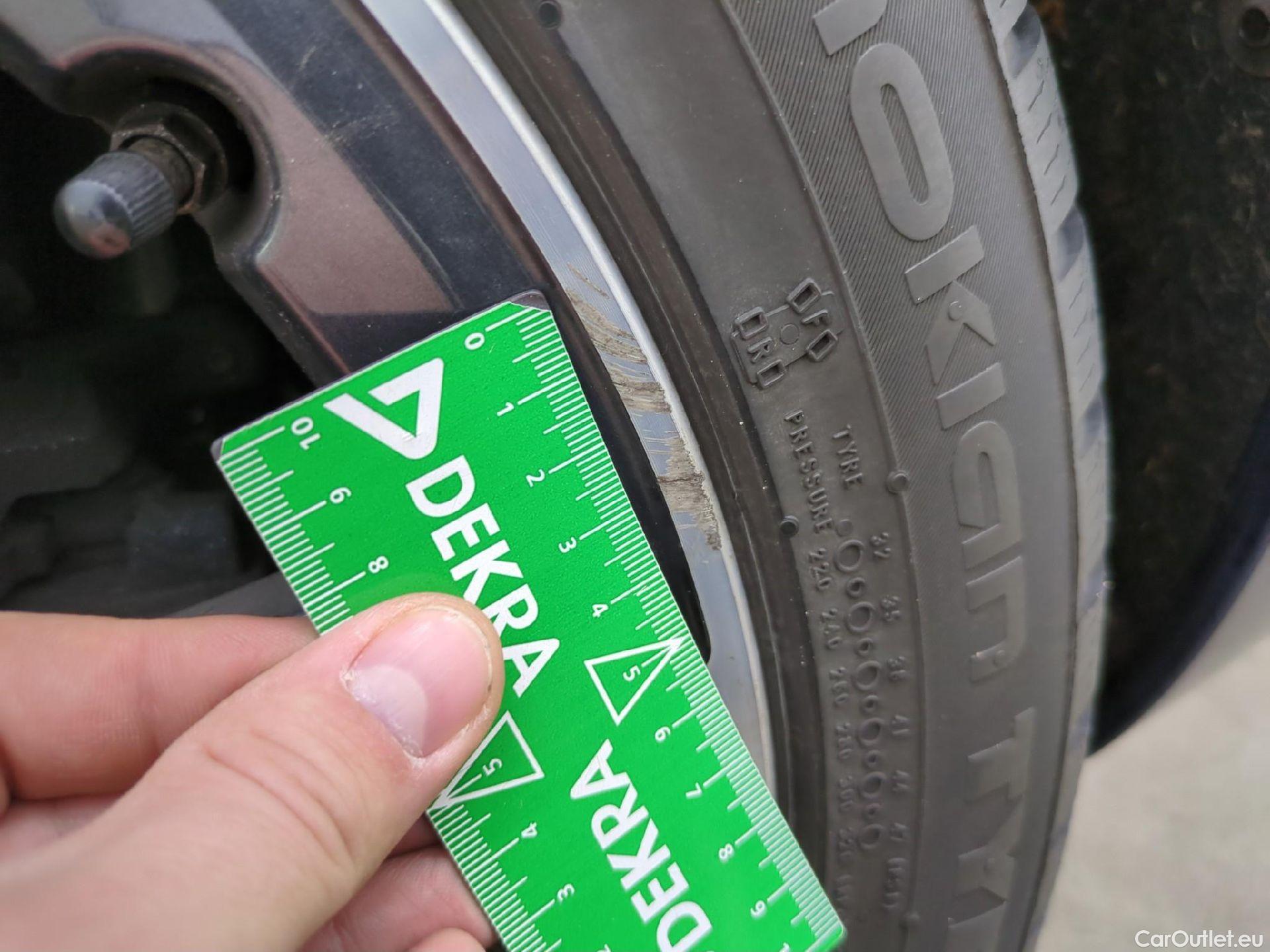  Bmw  Serie 1 BMW Série 1 / 2019 / 5P / Berline 1.5 116I Business Design #25