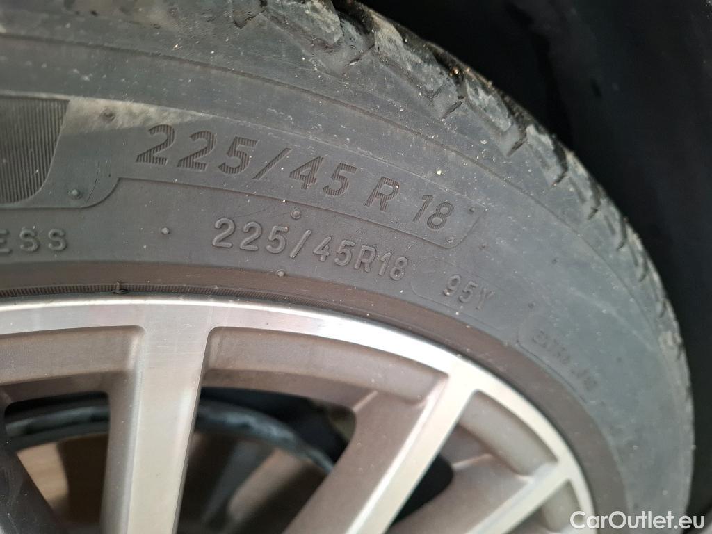  Mercedes  CLA-Klasse MERCEDES-BENZ CLA Coupe  2019  4P  Coupé CLA 180 d Business Line BA8 #4