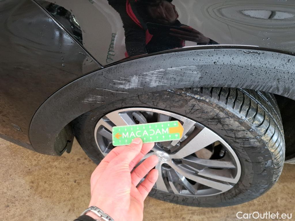  Peugeot  3008 PEUGEOT  / 2020 / 5P / SUV 1.6 HYBRID 225 E-EAT8 Allure Pack #9