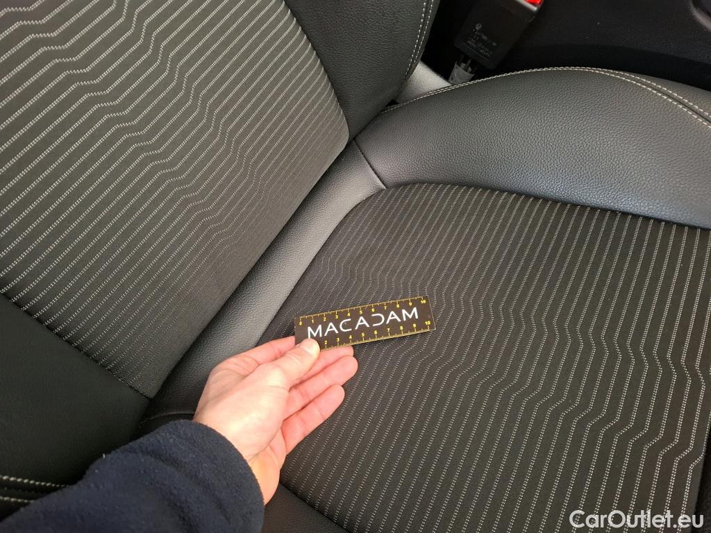  Mercedes  CLA-Klasse MERCEDES-BENZ CLA Coupe  2019  4P  Coupé CLA 180 d Business Line BA8 #50