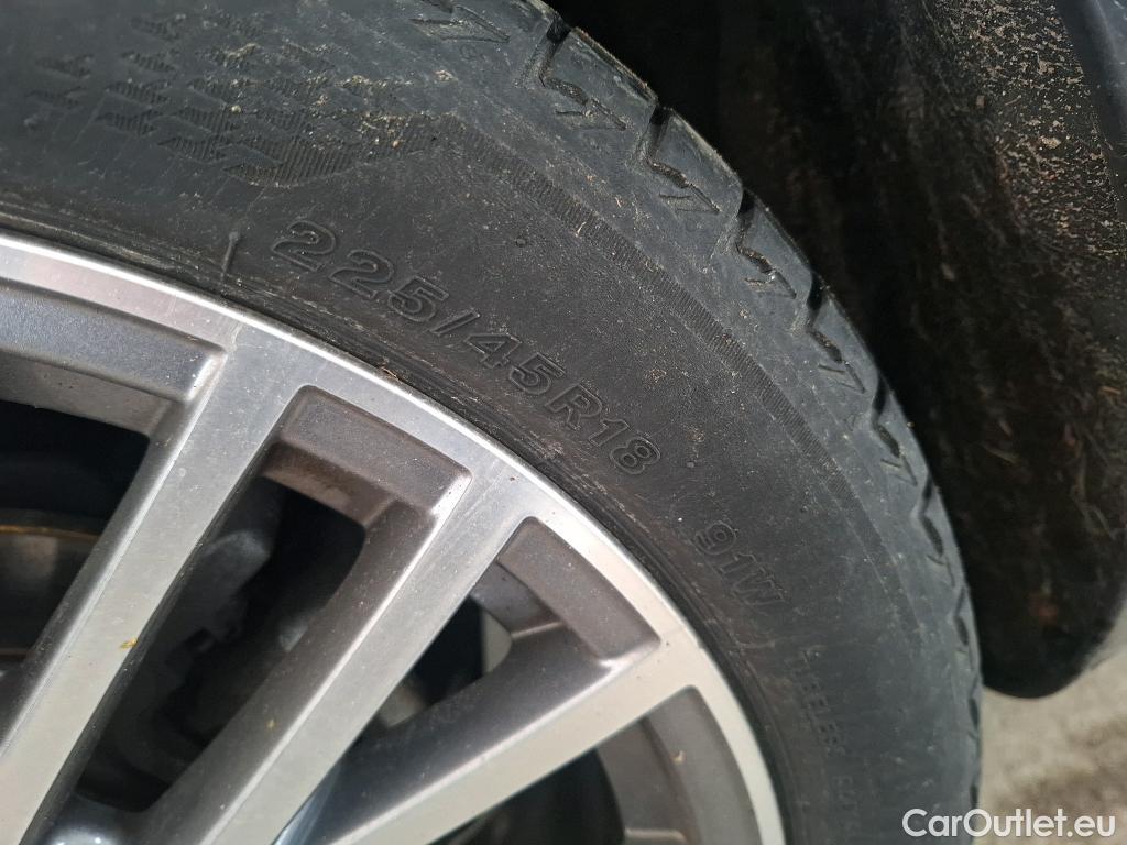  Mercedes  CLA-Klasse MERCEDES-BENZ CLA Coupe  2019  4P  Coupé CLA 180 d Business Line BA8 #8