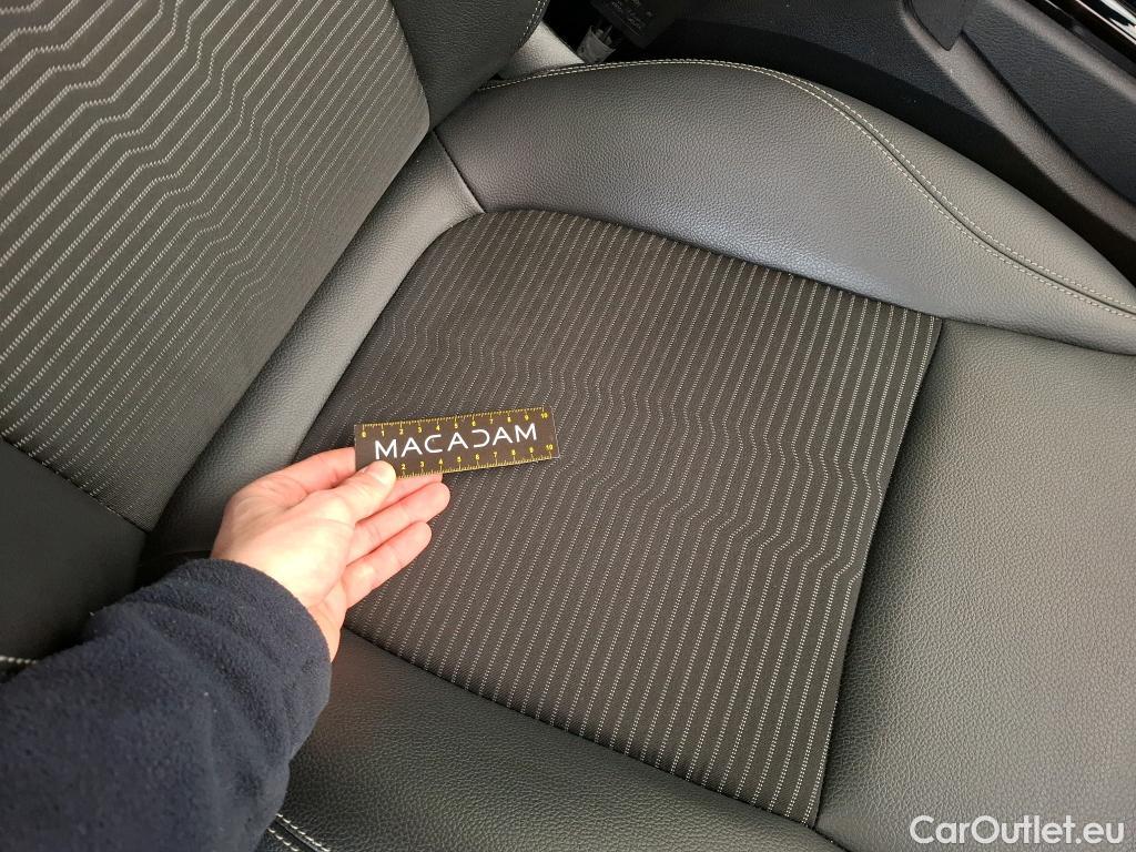  Mercedes  CLA-Klasse MERCEDES-BENZ CLA Coupe  2019  4P  Coupé CLA 180 d Business Line BA8 #48