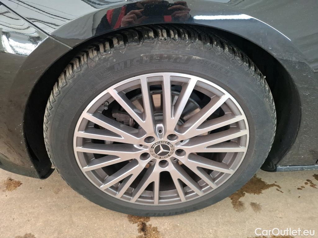  Mercedes  CLA-Klasse MERCEDES-BENZ CLA Coupe  2019  4P  Coupé CLA 180 d Business Line BA8 #2