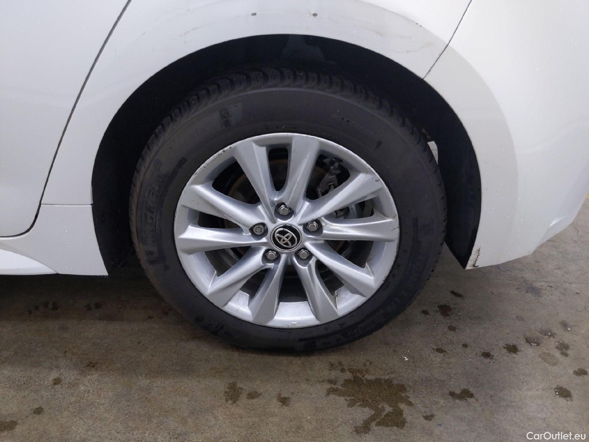  Toyota  Corolla TOYOTA  / 2022 / 5P / Berline Hybride 140h Dynamic #7