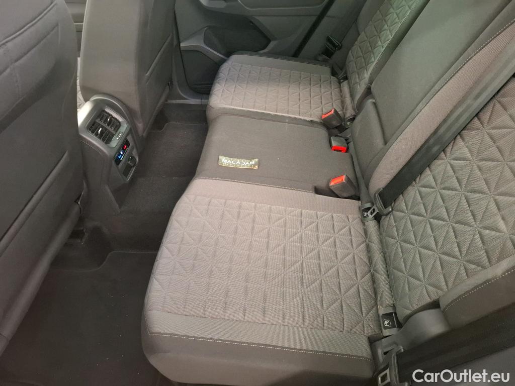  Volkswagen  Tiguan VOLKSWAGEN  / 2020 / 5P / SUV 1.5 TSI 150 DSG7 LIFE PLUS #4