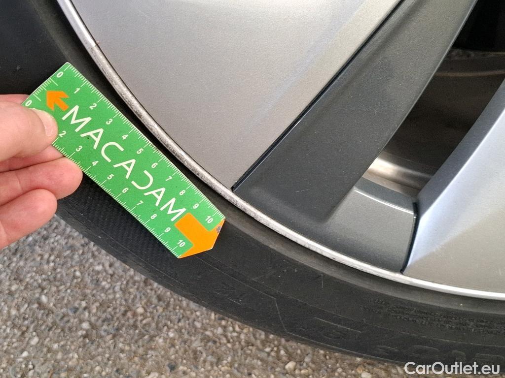  Tesla  Model Y TESLA  / 2021 / 5P / SUV RWD #8