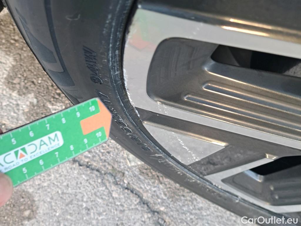  Hyundai  Konna HYUNDAI Kona / 2020 / 5P / todoterreno 150kW EV Tecno 2C #4