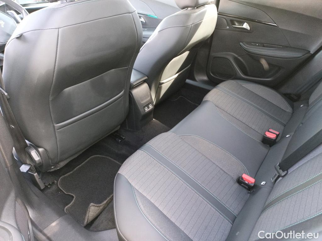 Peugeot  2008 PEUGEOT  / 2019 / 5P / todoterreno Allure Pack Puretech 130 S&S EAT8 (AC2) #16