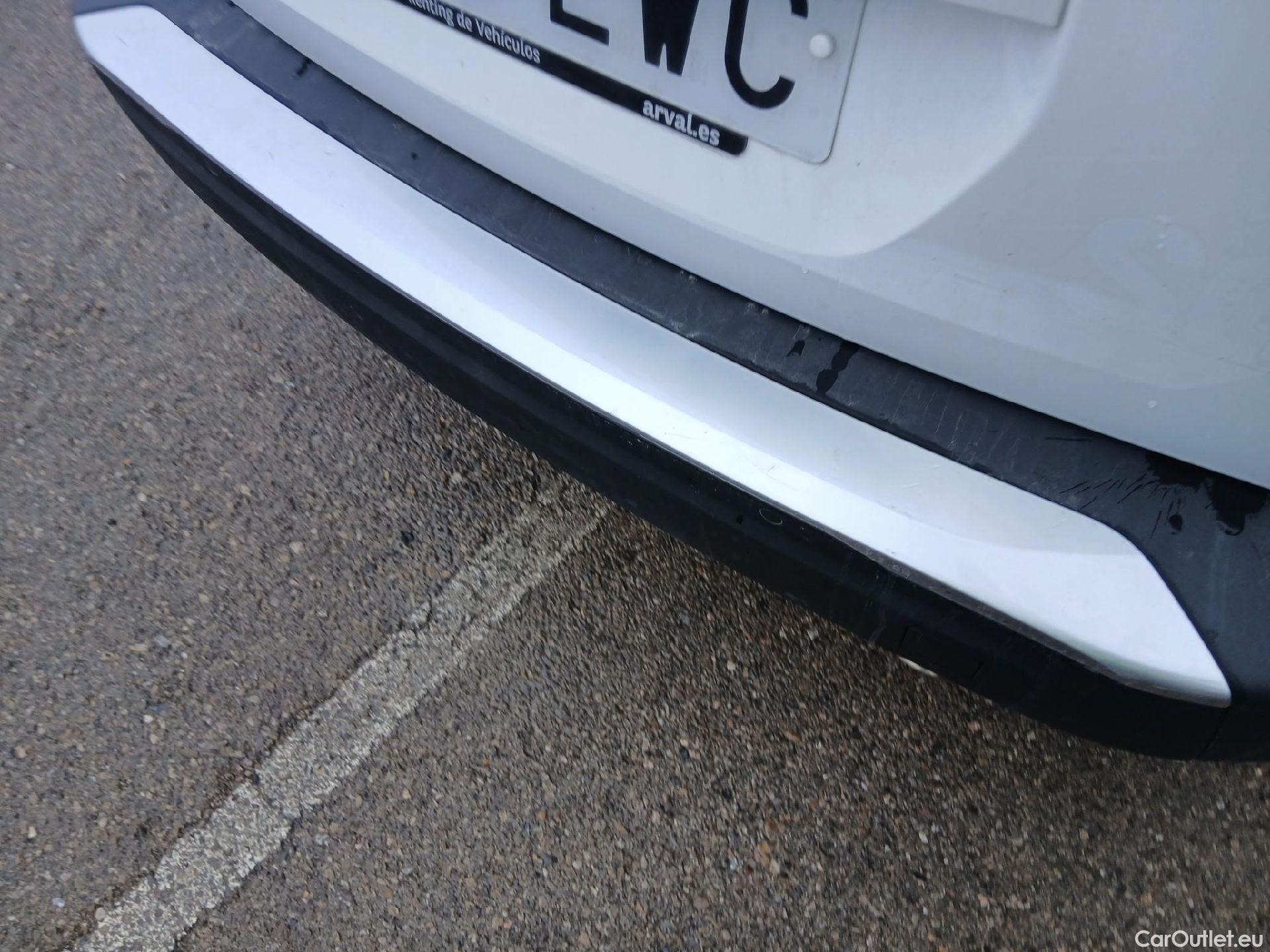  Peugeot  2008 PEUGEOT  / 2019 / 5P / todoterreno Allure BlueHDI 81kW (110CV) #23