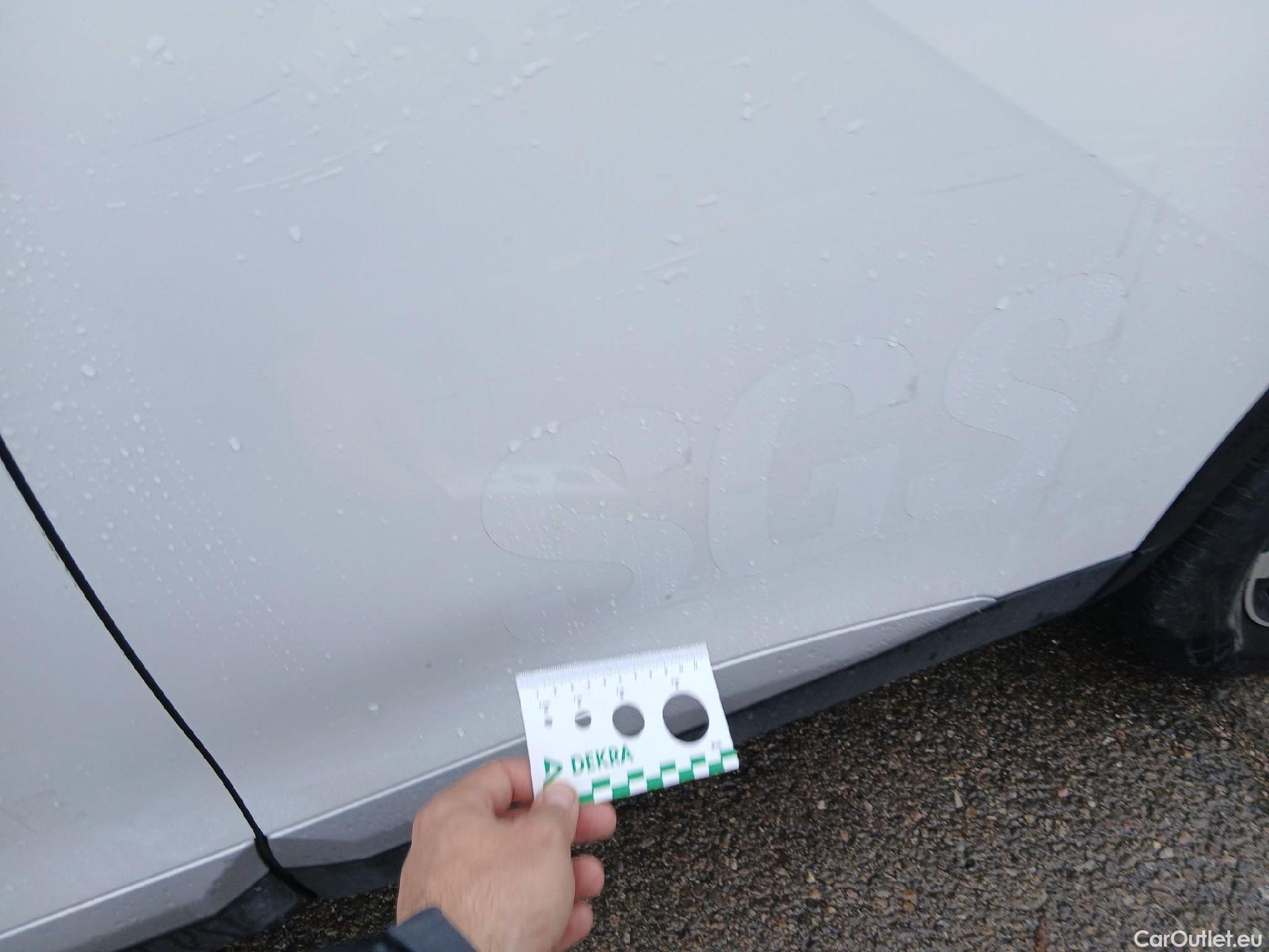  Peugeot  2008 PEUGEOT  / 2019 / 5P / todoterreno Allure BlueHDI 81kW (110CV) #18