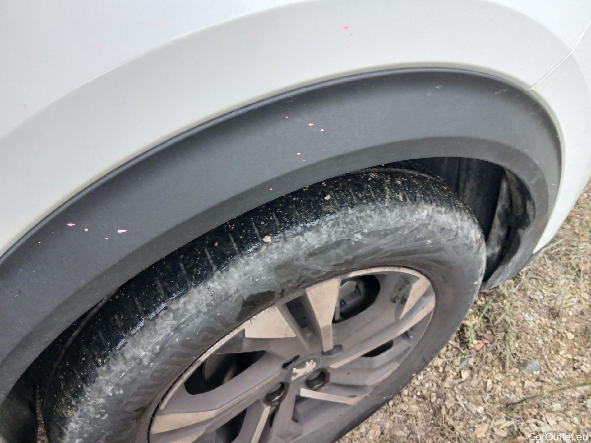  Peugeot  2008 PEUGEOT  / 2019 / 5P / todoterreno Allure BlueHDI 81kW (110CV) #10