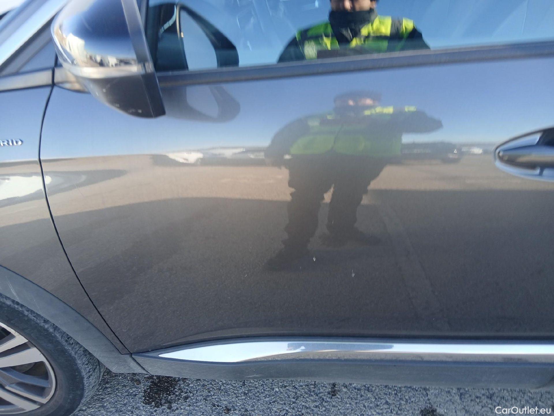  Peugeot  3008 PEUGEOT  Hybrid / 2020 / 5P / todoterreno 225 e-EAT8 Allure (AC2) #9