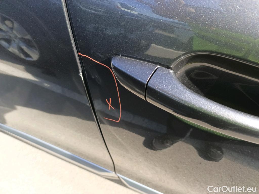  Peugeot  2008 PEUGEOT  / 2019 / 5P / todoterreno Allure Pack Puretech 130 S&S EAT8 (AC2) #4