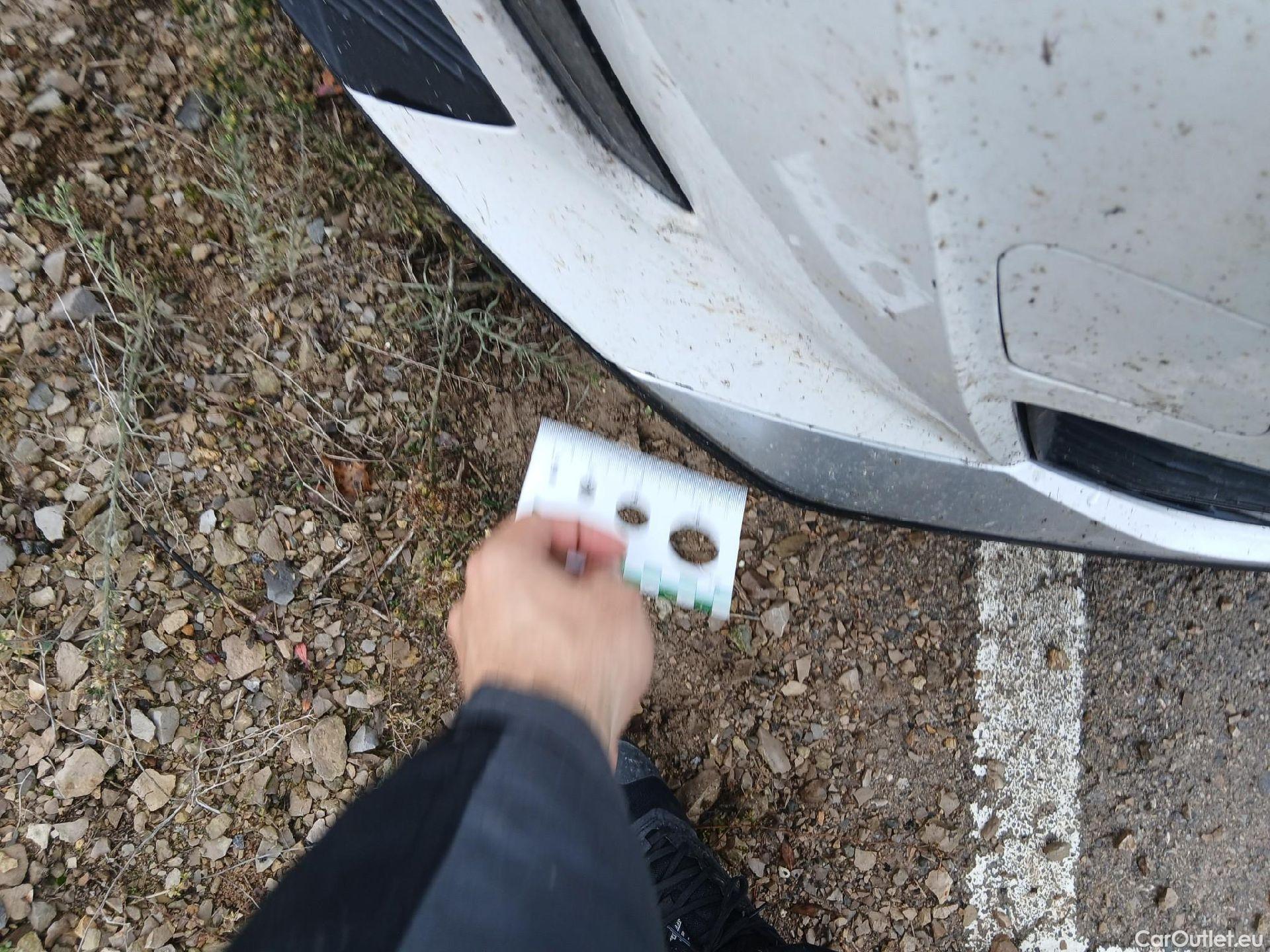  Peugeot  2008 PEUGEOT  / 2019 / 5P / todoterreno Allure BlueHDI 81kW (110CV) #4