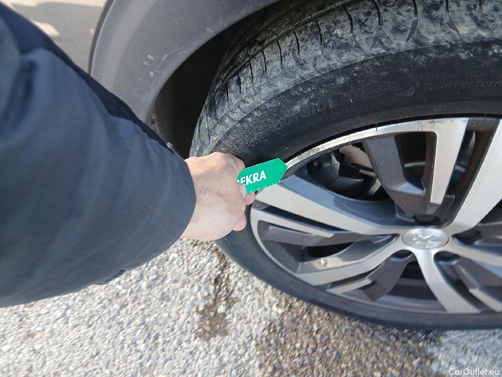  Peugeot  3008 PEUGEOT  Hybrid / 2020 / 5P / todoterreno 225 e-EAT8 Allure (AC2) #8