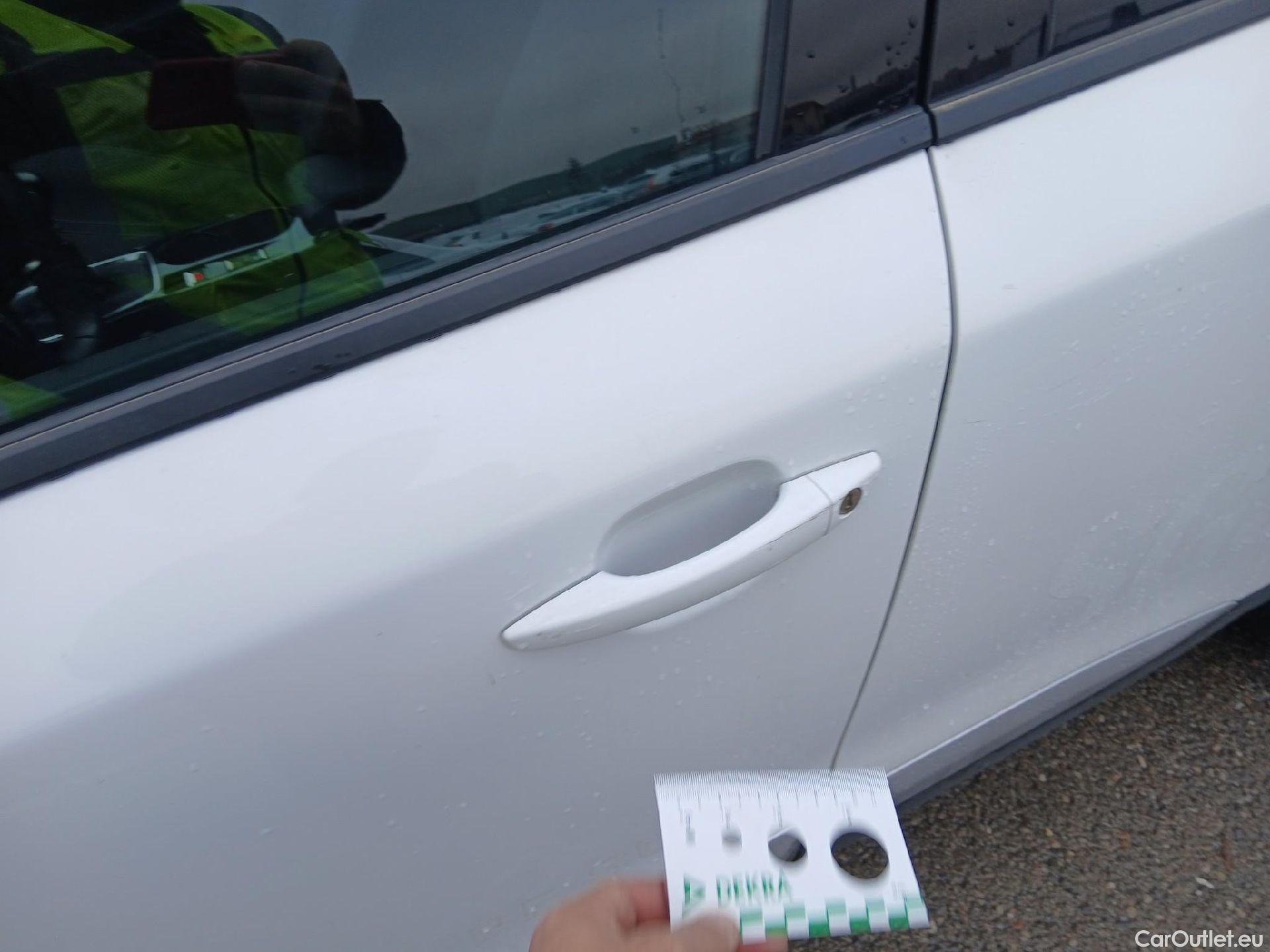  Peugeot  2008 PEUGEOT  / 2019 / 5P / todoterreno Allure BlueHDI 81kW (110CV) #14