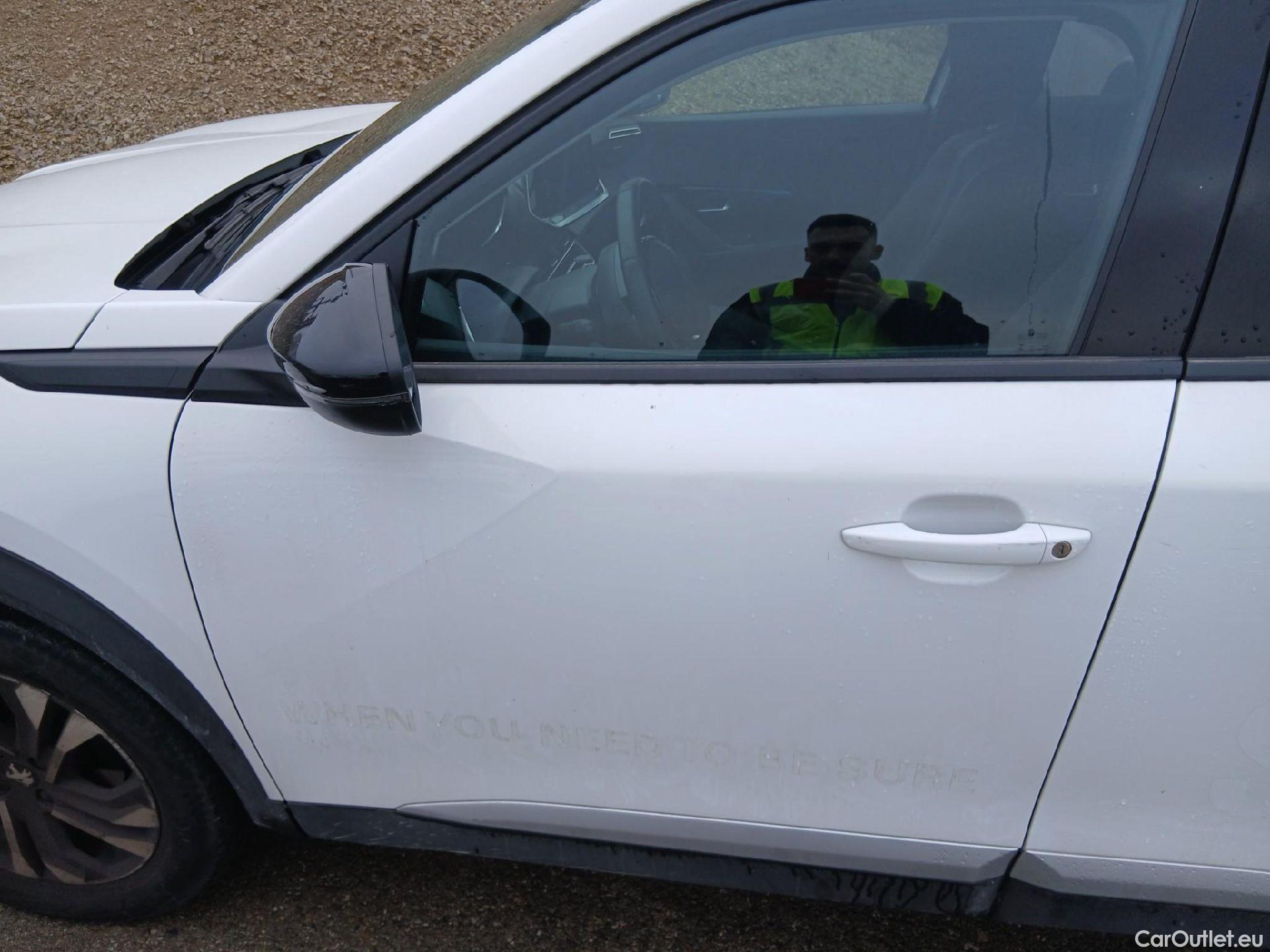  Peugeot  2008 PEUGEOT  / 2019 / 5P / todoterreno Allure BlueHDI 81kW (110CV) #16