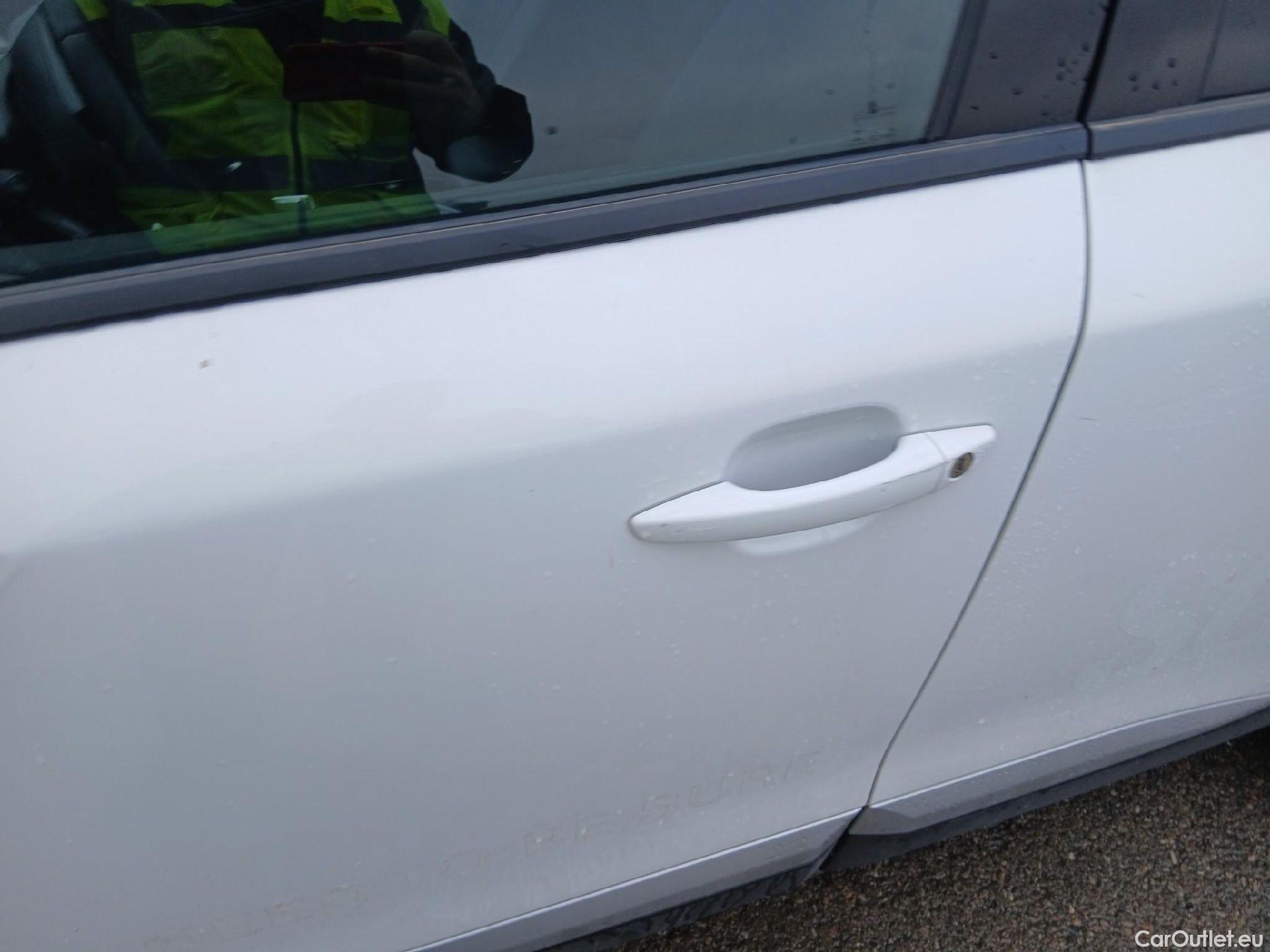  Peugeot  2008 PEUGEOT  / 2019 / 5P / todoterreno Allure BlueHDI 81kW (110CV) #13