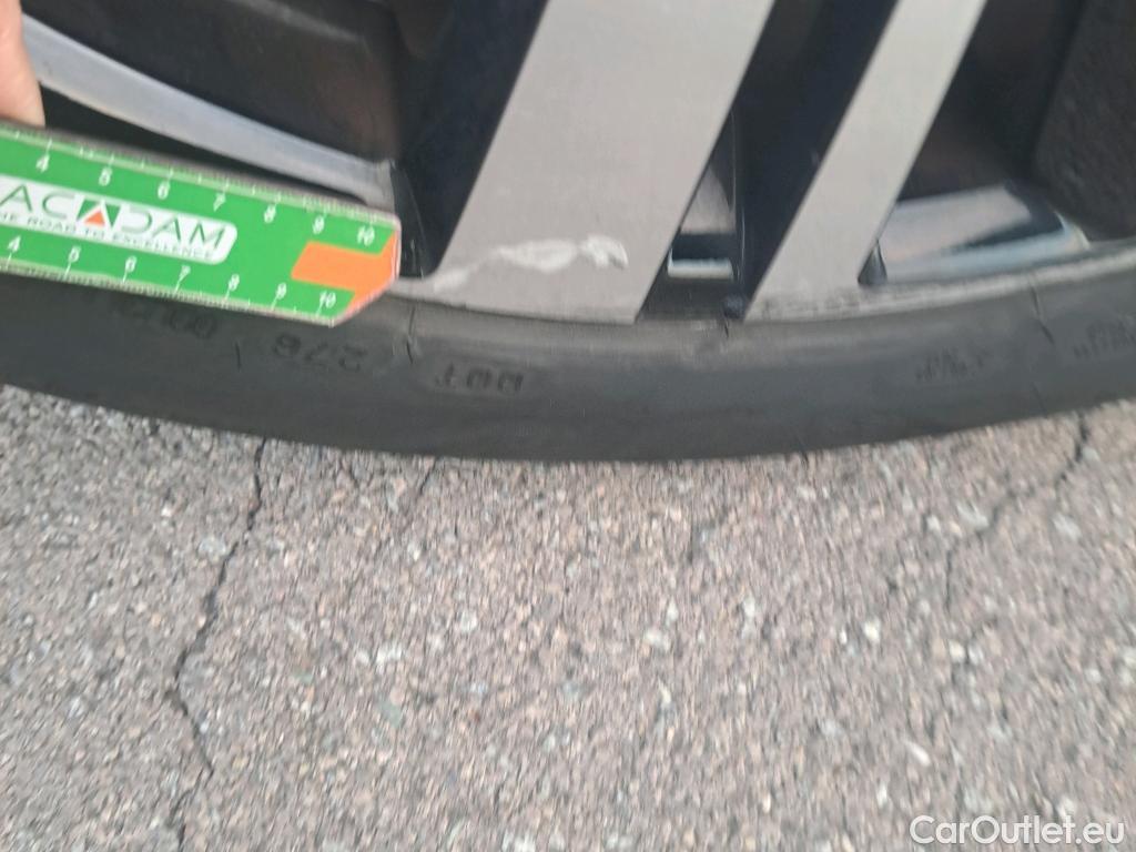  Peugeot  3008 PEUGEOT  Hybrid / 2020 / 5P / todoterreno 300 e-EAT8 GT #4