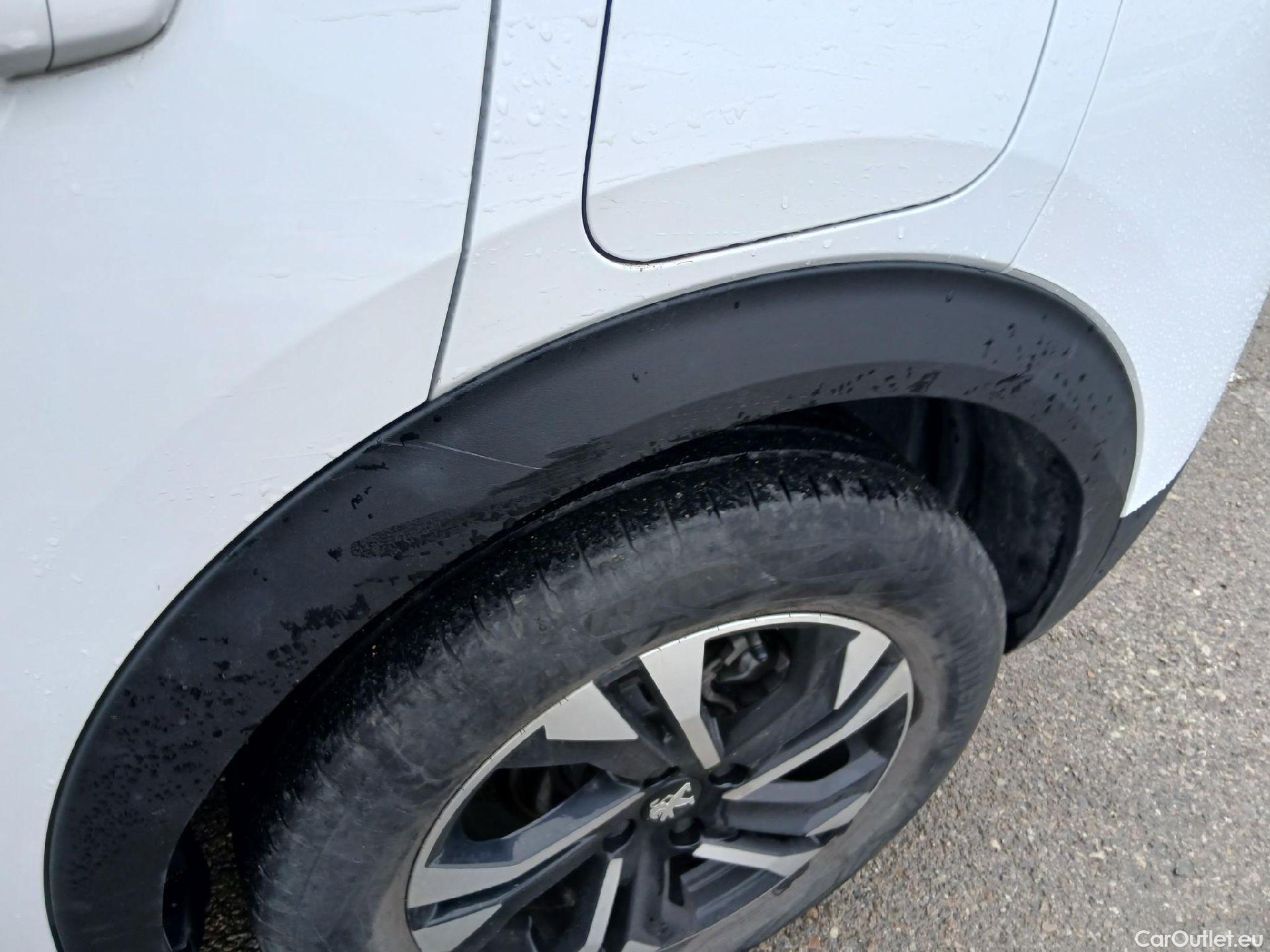  Peugeot  2008 PEUGEOT  / 2019 / 5P / todoterreno Allure BlueHDI 81kW (110CV) #20