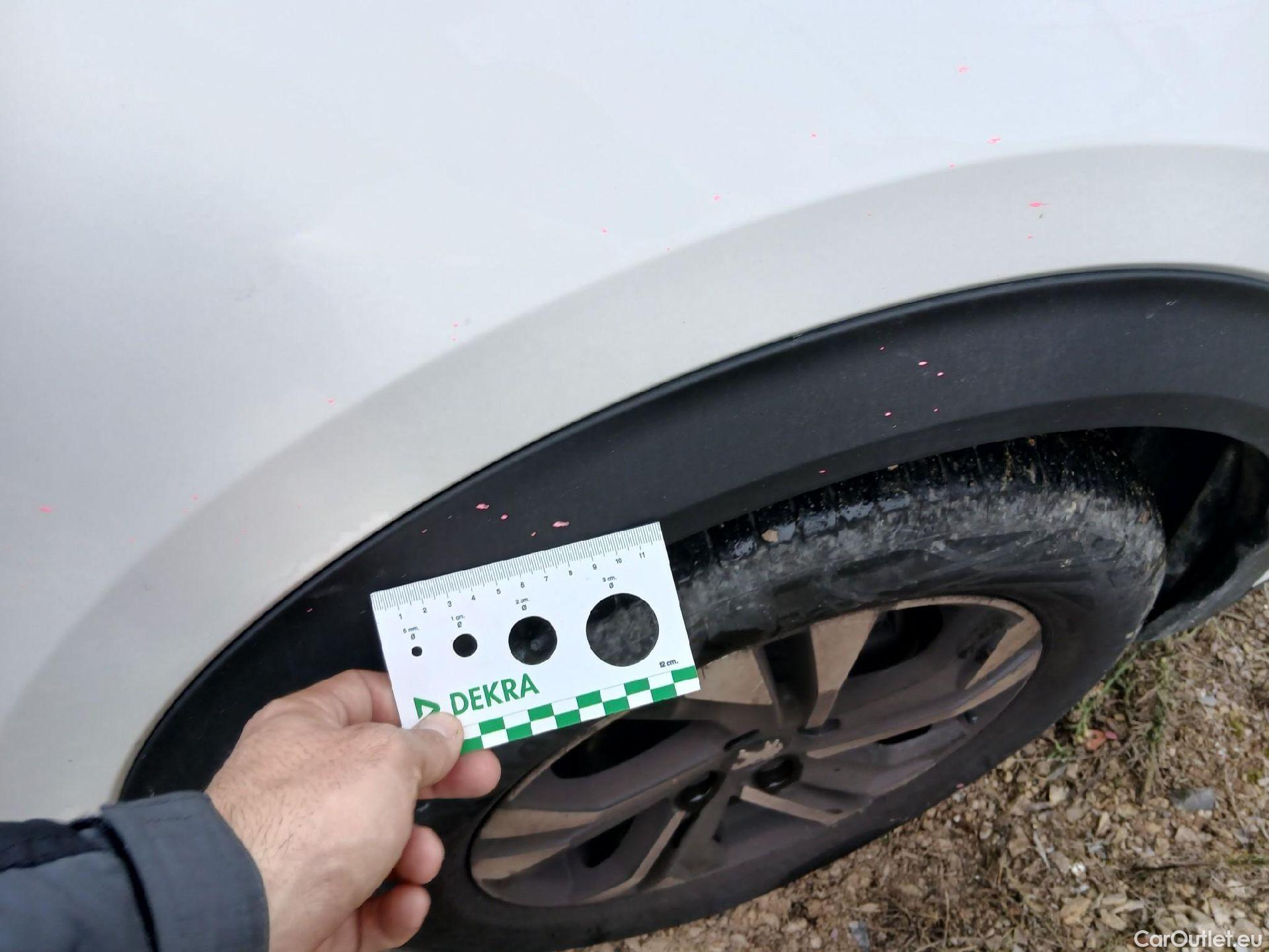  Peugeot  2008 PEUGEOT  / 2019 / 5P / todoterreno Allure BlueHDI 81kW (110CV) #35