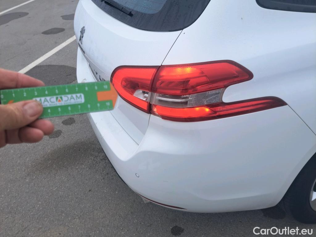  Peugeot  308 PEUGEOT  / 2017 / 5P / familiar SW Active Pack BlueHDi 130 S&S #1