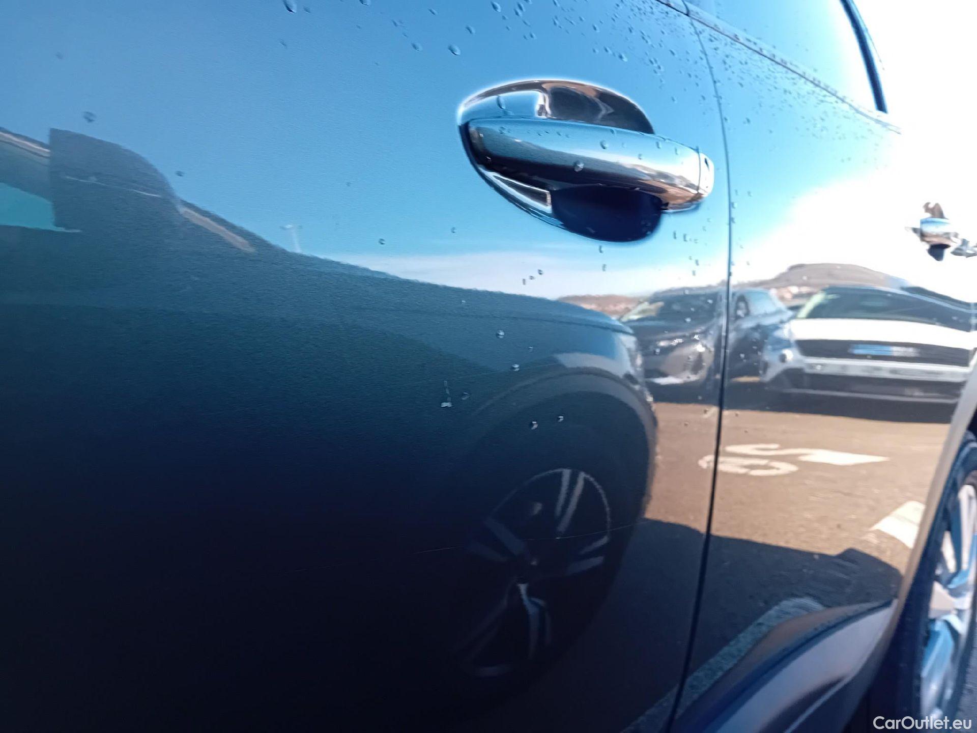  Peugeot  3008 PEUGEOT  / 2016 / 5P / todoterreno 1.5L BlueHDi 96kW (130CV) S&S Active (AC2) #4