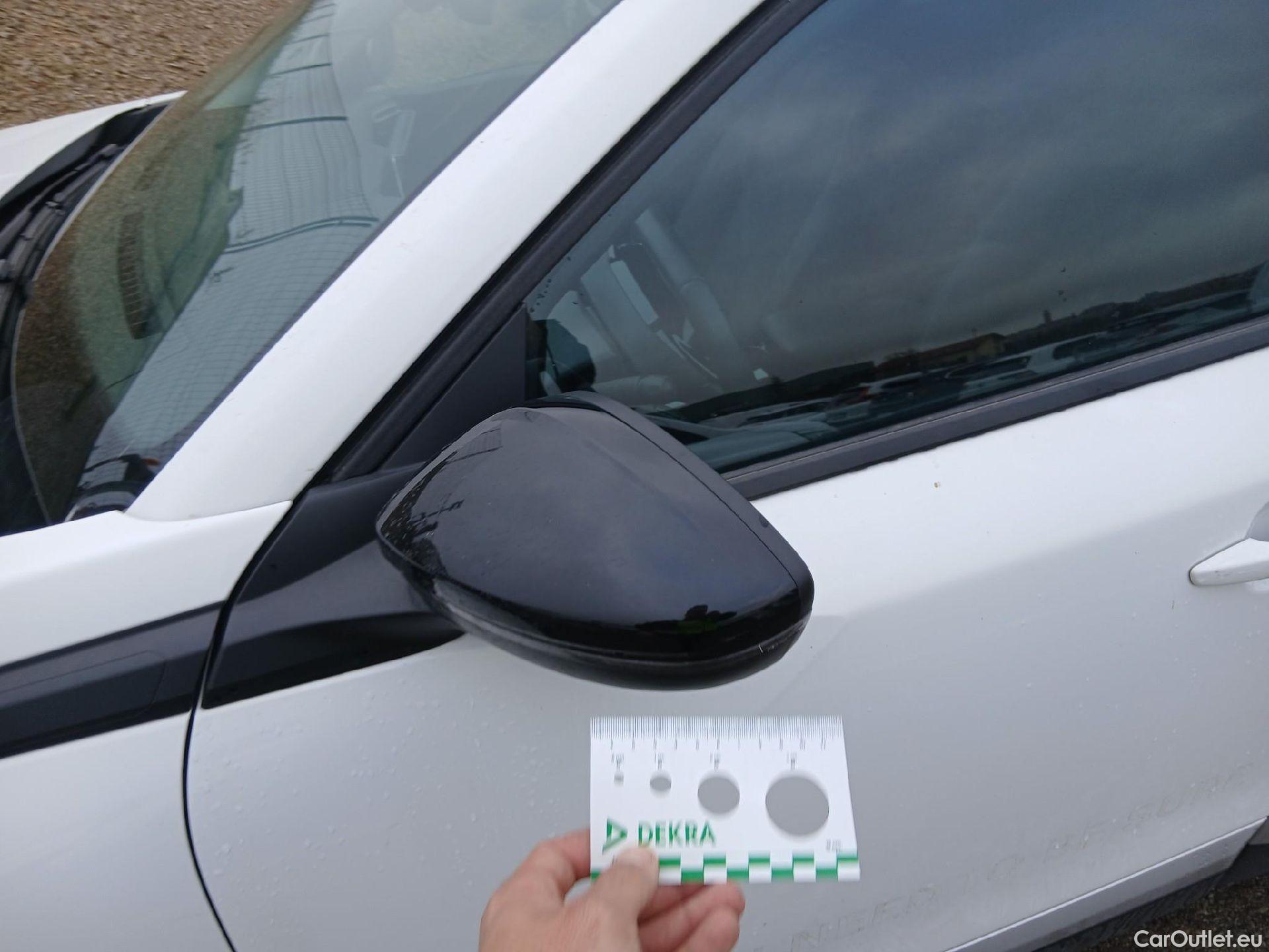  Peugeot  2008 PEUGEOT  / 2019 / 5P / todoterreno Allure BlueHDI 81kW (110CV) #11