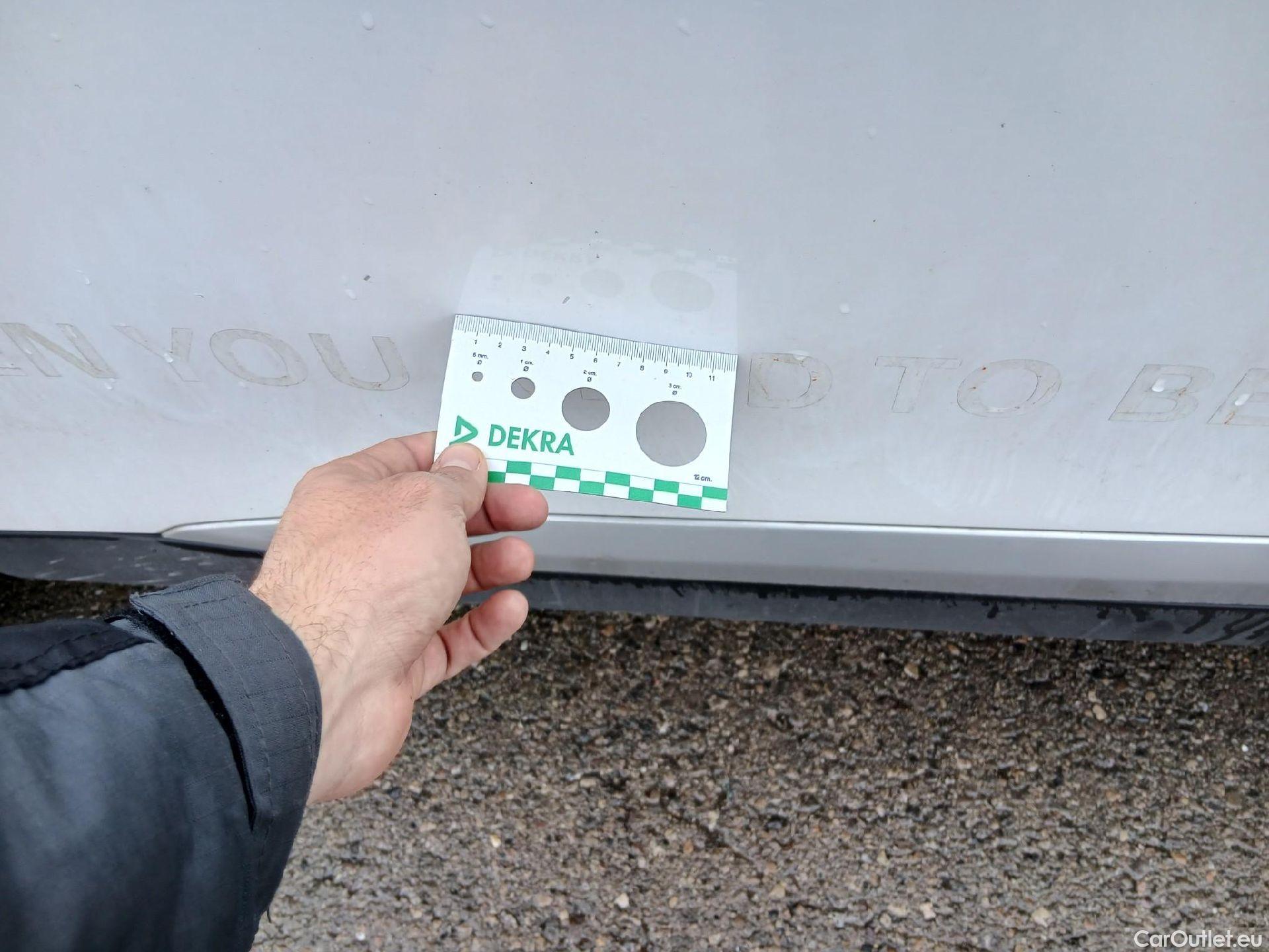  Peugeot  2008 PEUGEOT  / 2019 / 5P / todoterreno Allure BlueHDI 81kW (110CV) #15