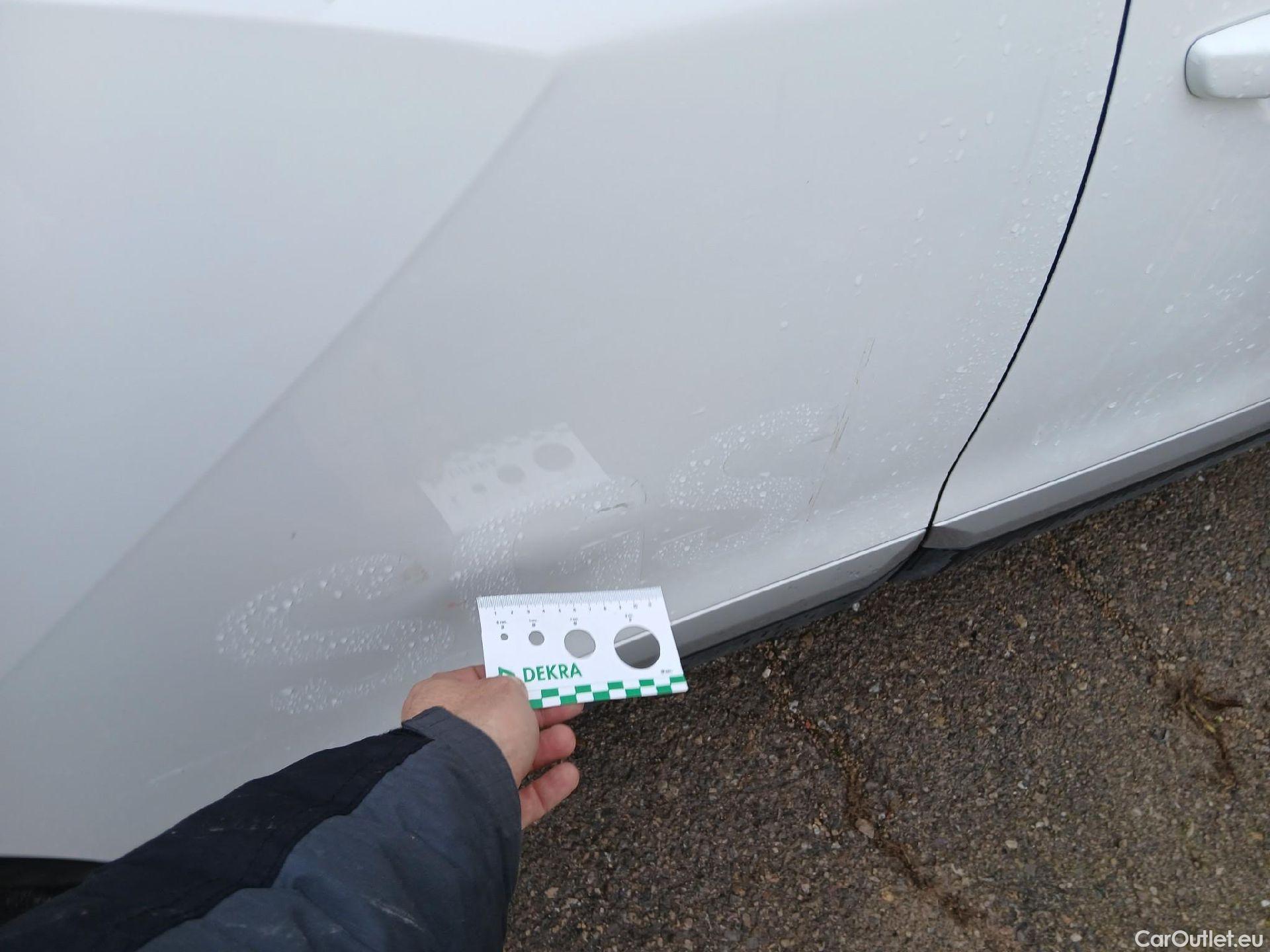  Peugeot  2008 PEUGEOT  / 2019 / 5P / todoterreno Allure BlueHDI 81kW (110CV) #28