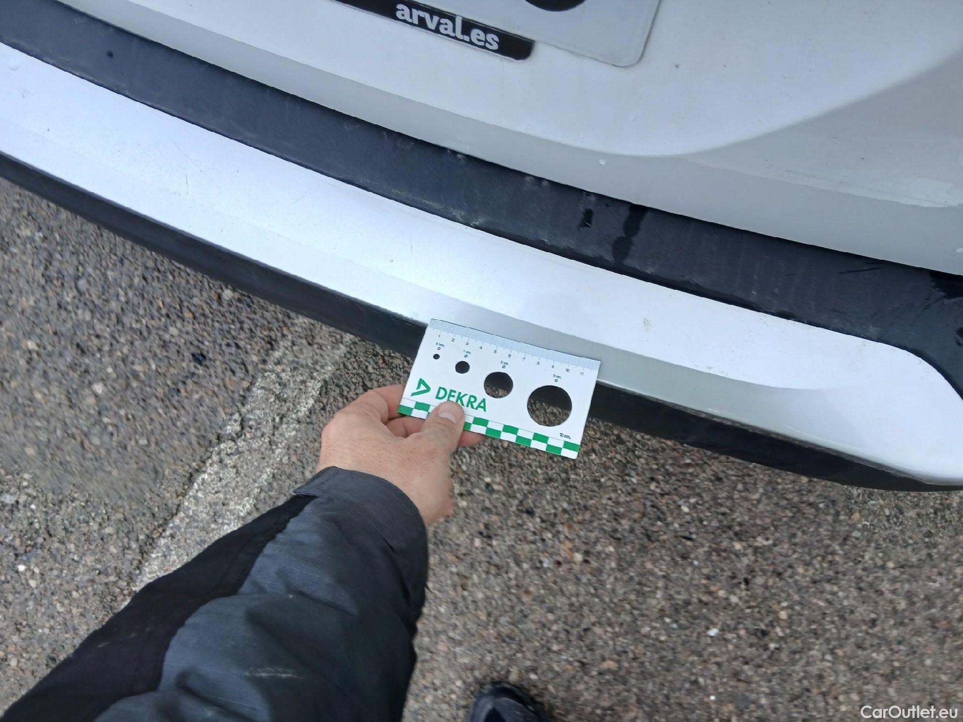  Peugeot  2008 PEUGEOT  / 2019 / 5P / todoterreno Allure BlueHDI 81kW (110CV) #24