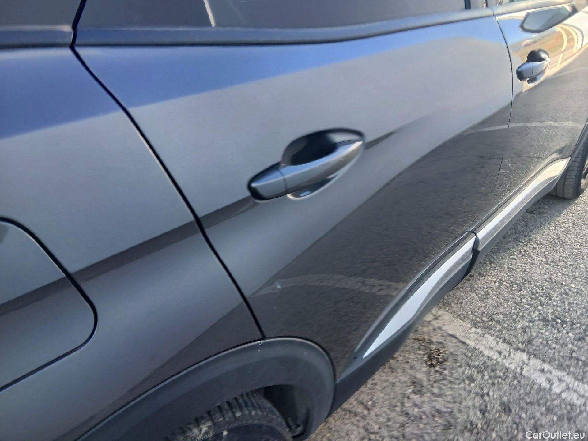  Peugeot  3008 PEUGEOT  Hybrid / 2020 / 5P / todoterreno 225 e-EAT8 Allure (AC2) #17