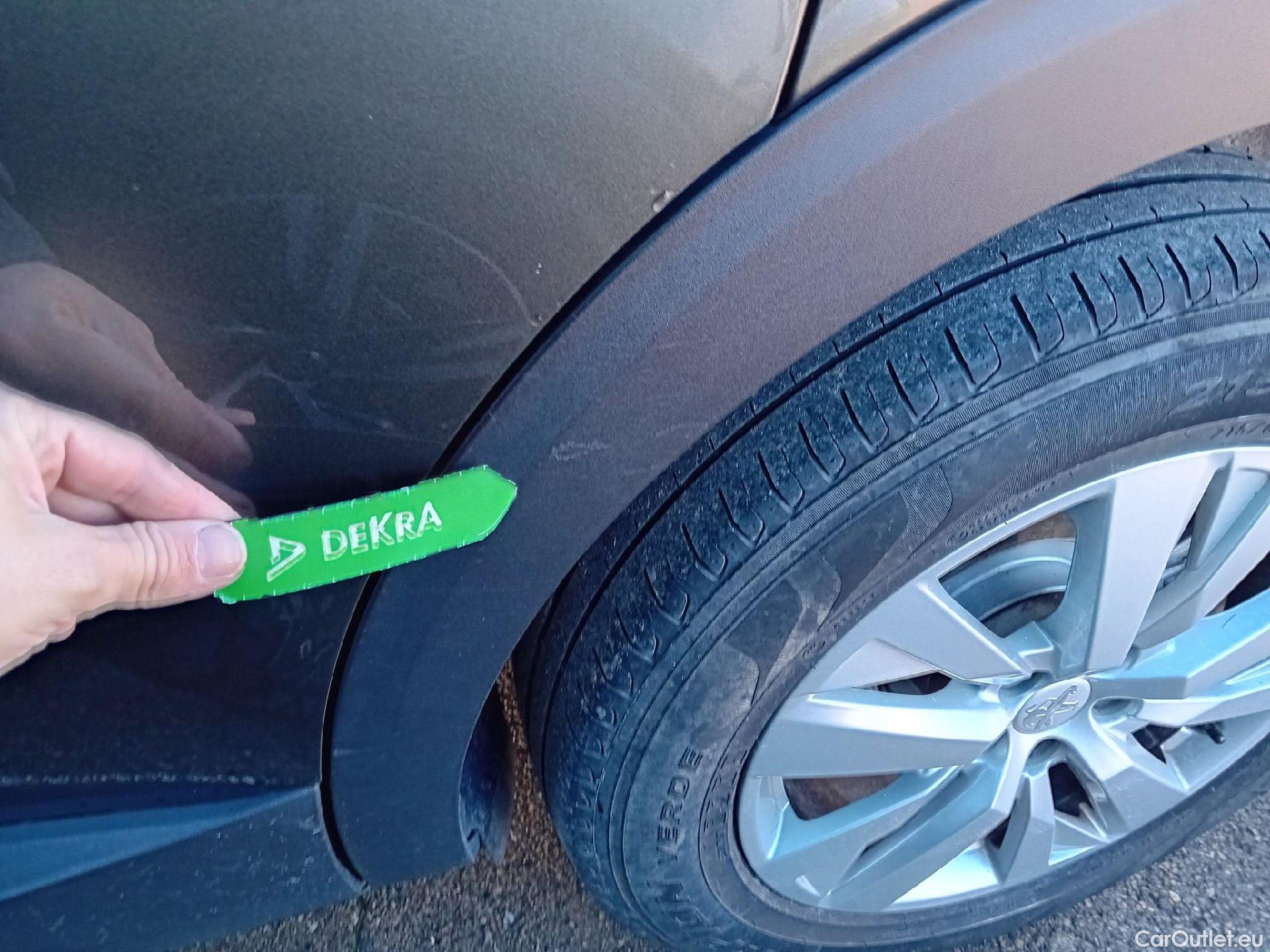  Peugeot  3008 PEUGEOT  / 2016 / 5P / todoterreno 1.5L BlueHDi 96kW (130CV) S&S Active (AC2) #5