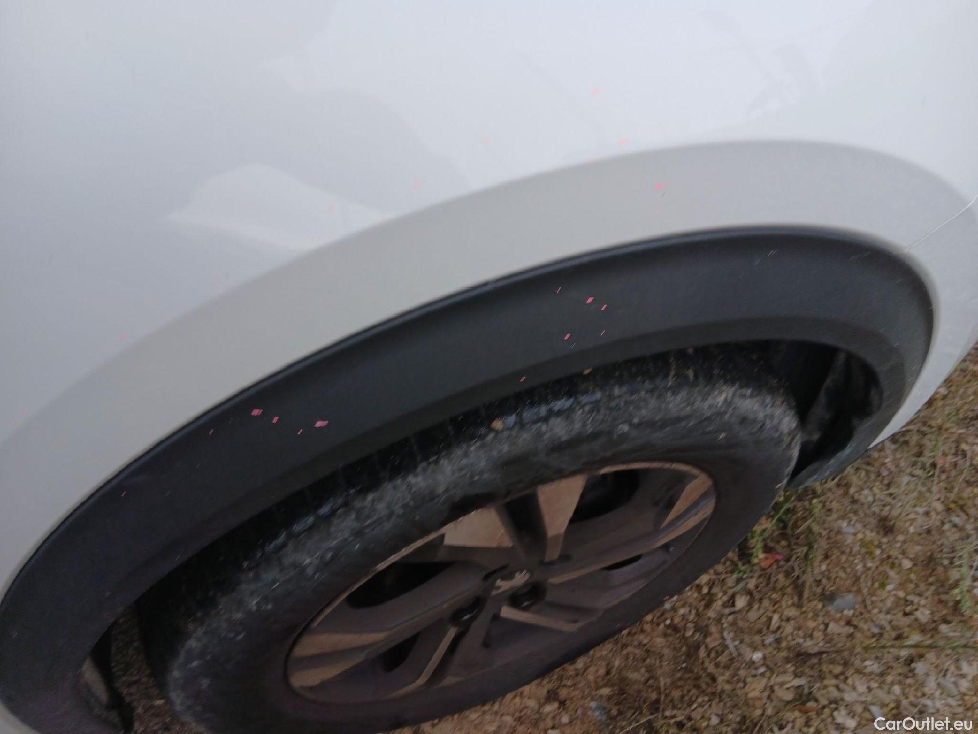  Peugeot  2008 PEUGEOT  / 2019 / 5P / todoterreno Allure BlueHDI 81kW (110CV) #36