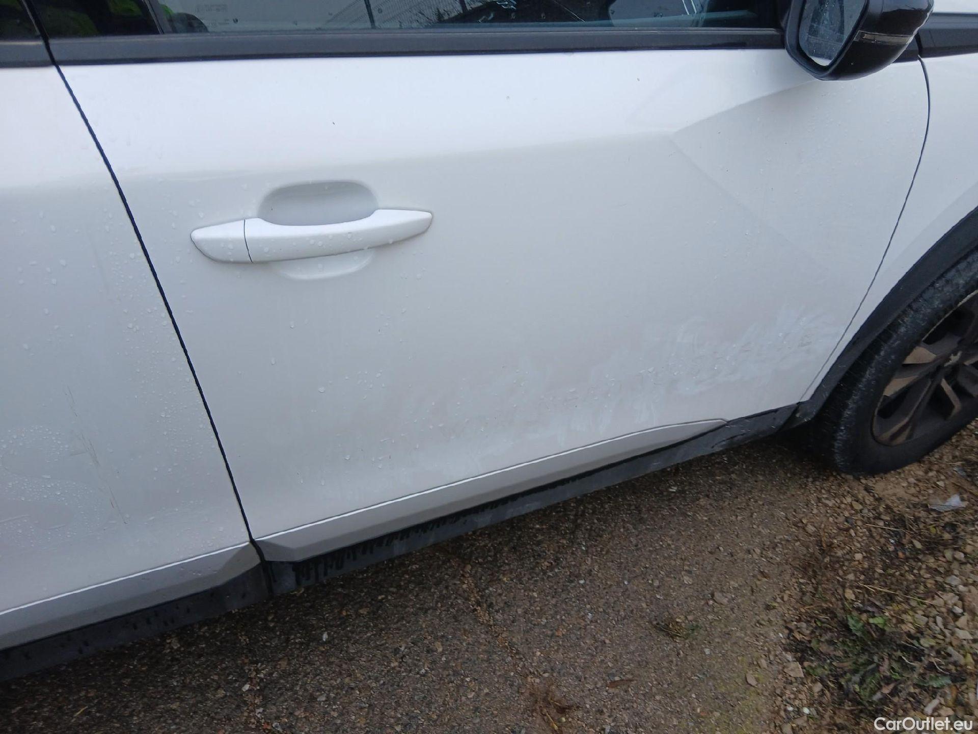  Peugeot  2008 PEUGEOT  / 2019 / 5P / todoterreno Allure BlueHDI 81kW (110CV) #29