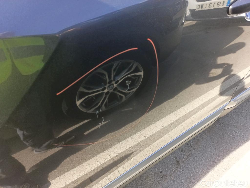  Peugeot  2008 PEUGEOT  / 2019 / 5P / todoterreno Allure Pack Puretech 130 S&S EAT8 (AC2) #2