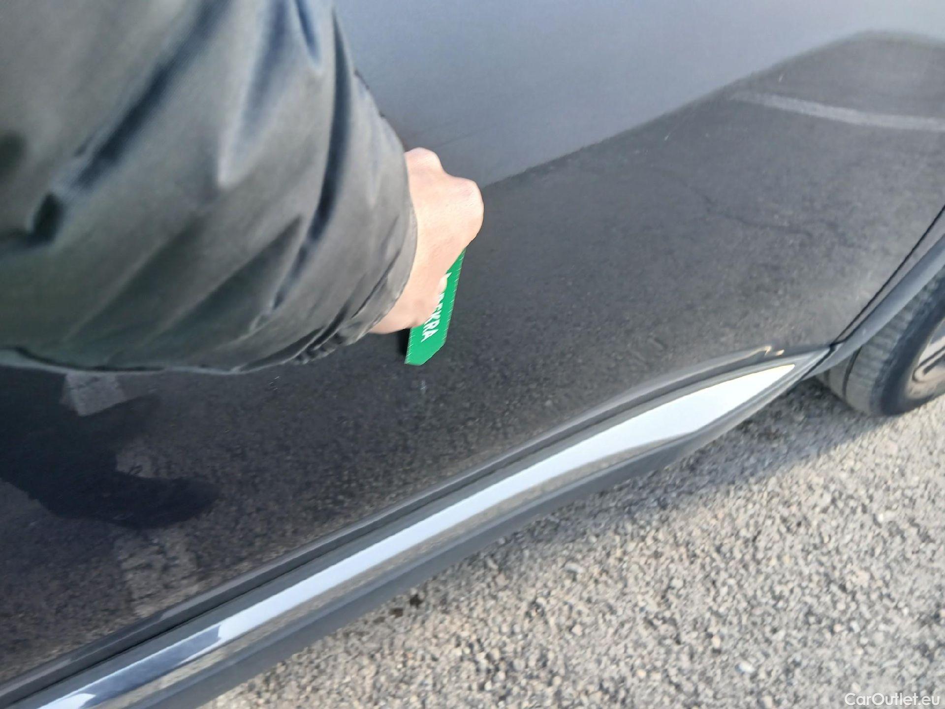  Peugeot  3008 PEUGEOT  Hybrid / 2020 / 5P / todoterreno 225 e-EAT8 Allure (AC2) #19