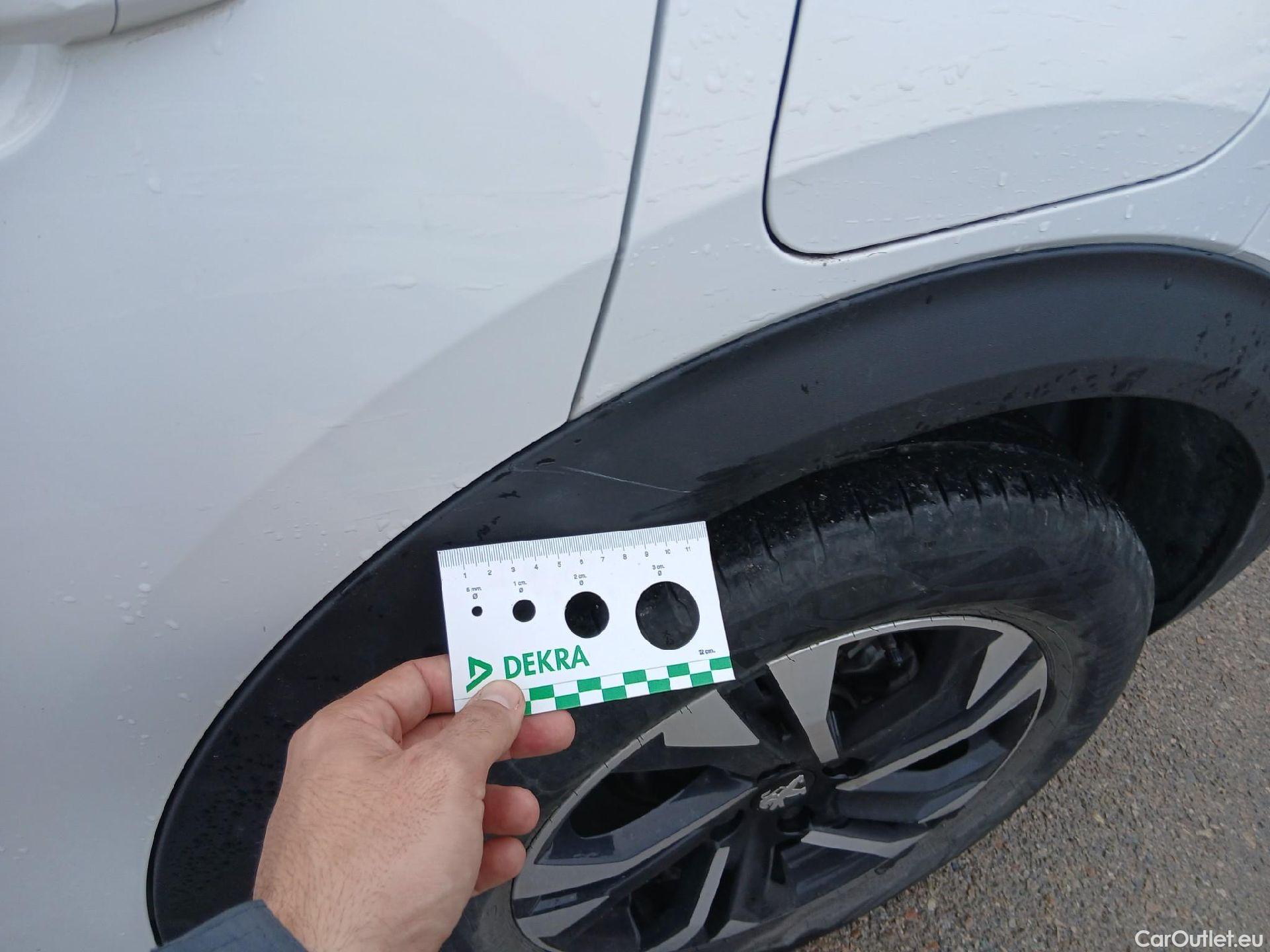  Peugeot  2008 PEUGEOT  / 2019 / 5P / todoterreno Allure BlueHDI 81kW (110CV) #19