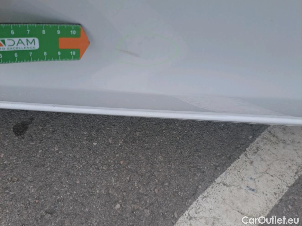  Peugeot  308 PEUGEOT  / 2017 / 5P / familiar SW Active Pack BlueHDi 130 S&S #19