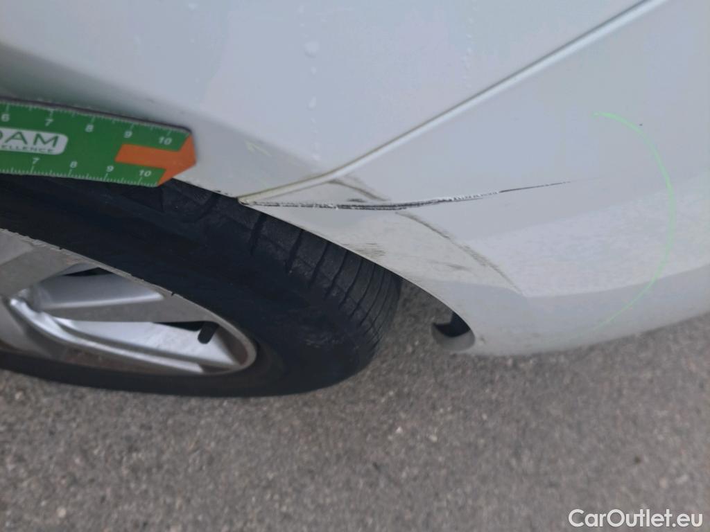  Peugeot  308 PEUGEOT  / 2017 / 5P / familiar SW Active Pack BlueHDi 130 S&S #21