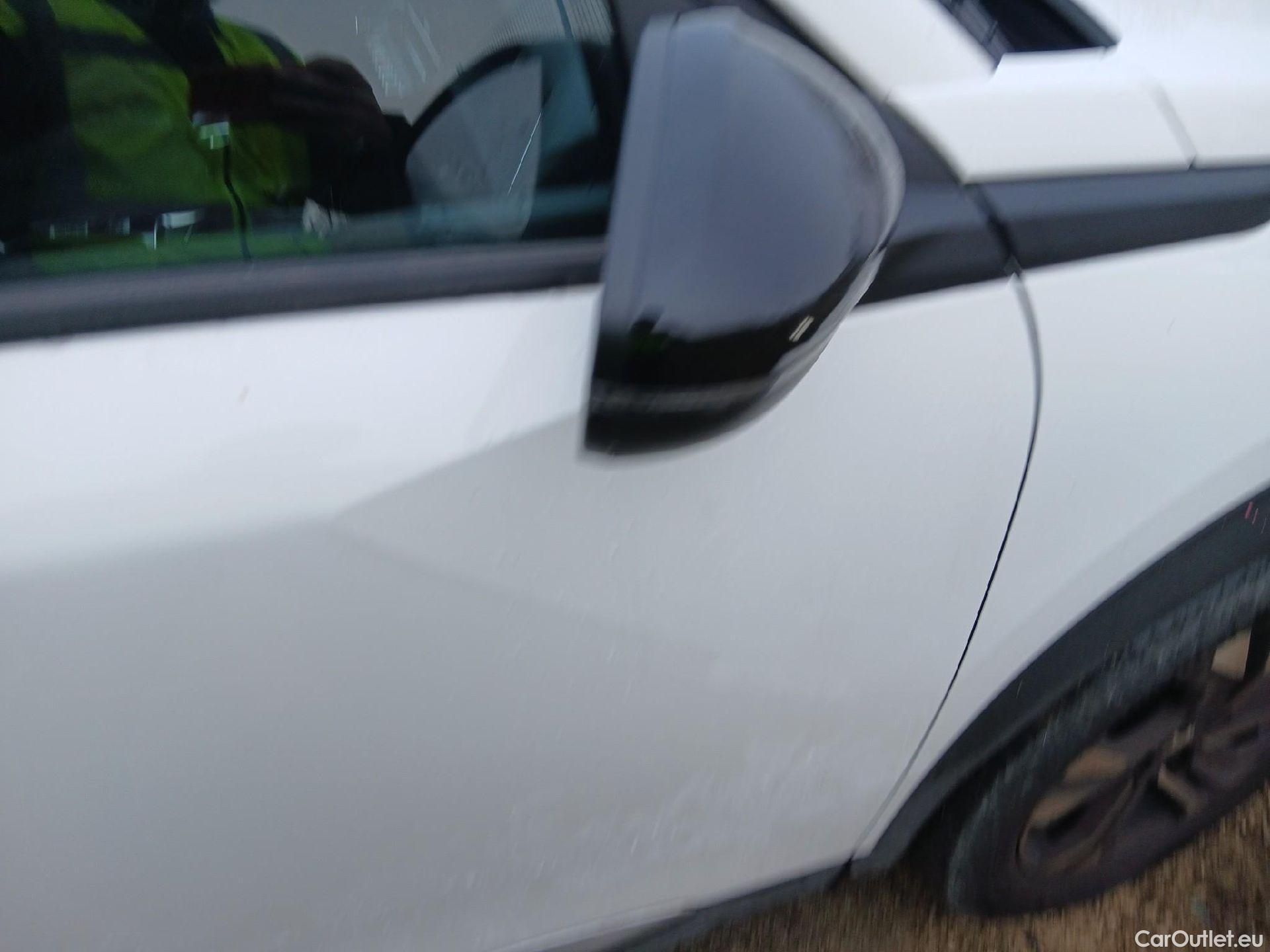  Peugeot  2008 PEUGEOT  / 2019 / 5P / todoterreno Allure BlueHDI 81kW (110CV) #31