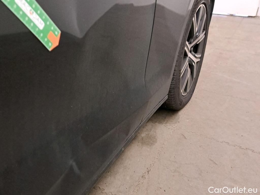  Volvo  V60 VOLVO  / 2018 / 5P / familiar 2.0 B3 (G) Essential Auto #3